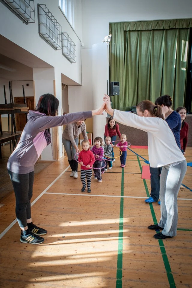 Pohybové hry a gymnastická průprava dětí v hale